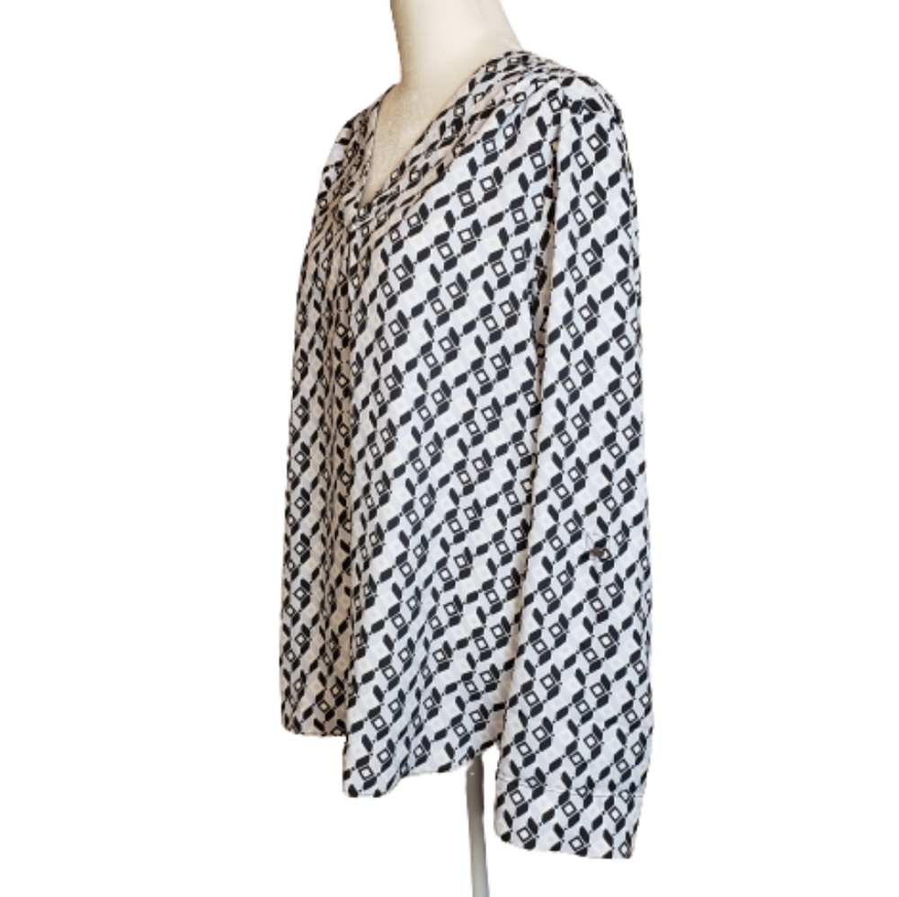 Jones New York light blue white black geometric print blouse, size L - Picture 2 of 6